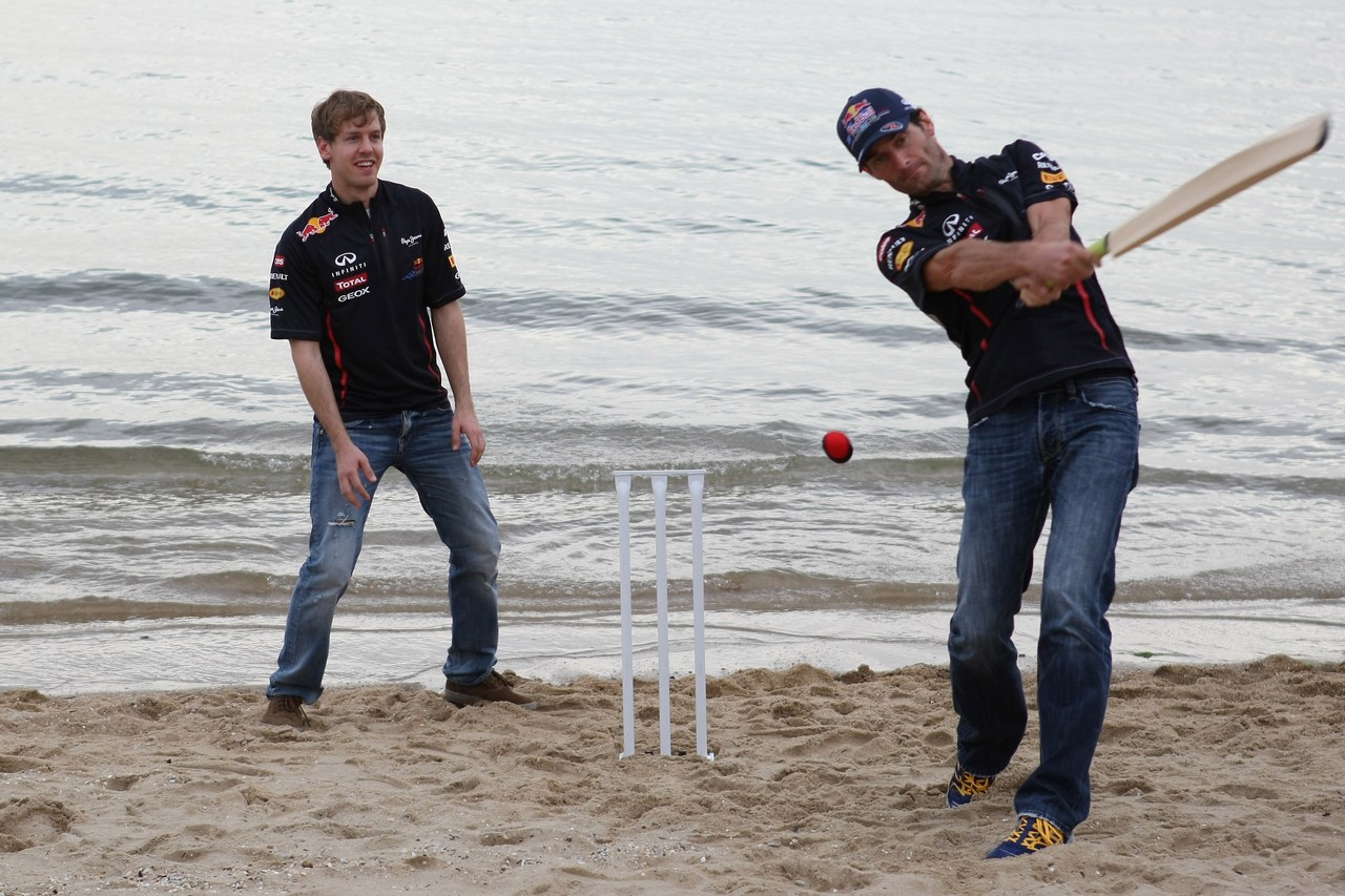 Sebastian Vettel (GER), Red Bull Racing and Mark Webber (AUS), Red Bull Racing playing cricket on the beach