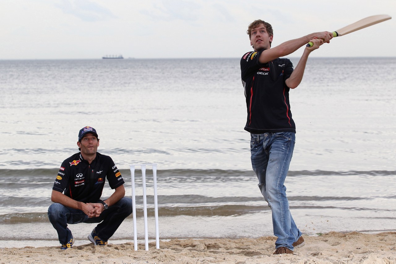 Sebastian Vettel (GER), Red Bull Racing and Mark Webber (AUS), Red Bull Racing playing cricket on the beach 