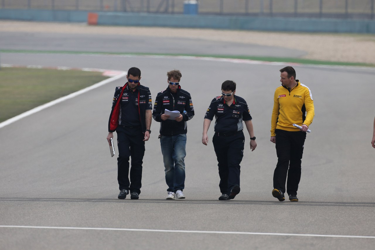 11.04.2013- Sebastian Vettel (GER) Red Bull Racing RB9 