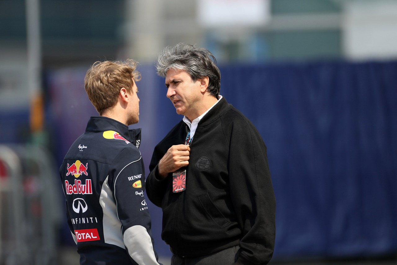 11.04.2013- Sebastian Vettel (GER) Red Bull Racing RB9 and Pasquale Lattuneddu (ITA), FOM 