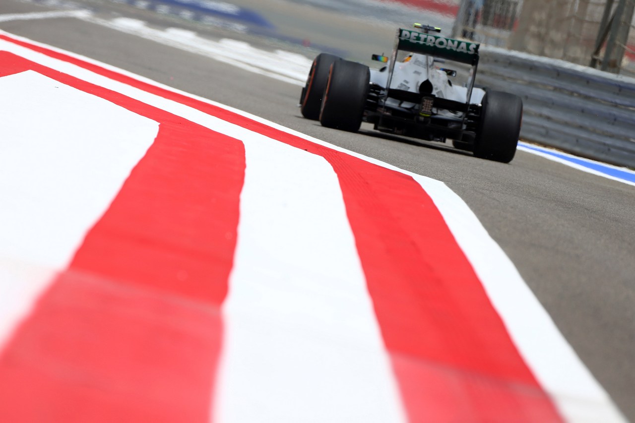 19.04.2013- Free Practice 1, Lewis Hamilton (GBR) Mercedes AMG F1 W04 