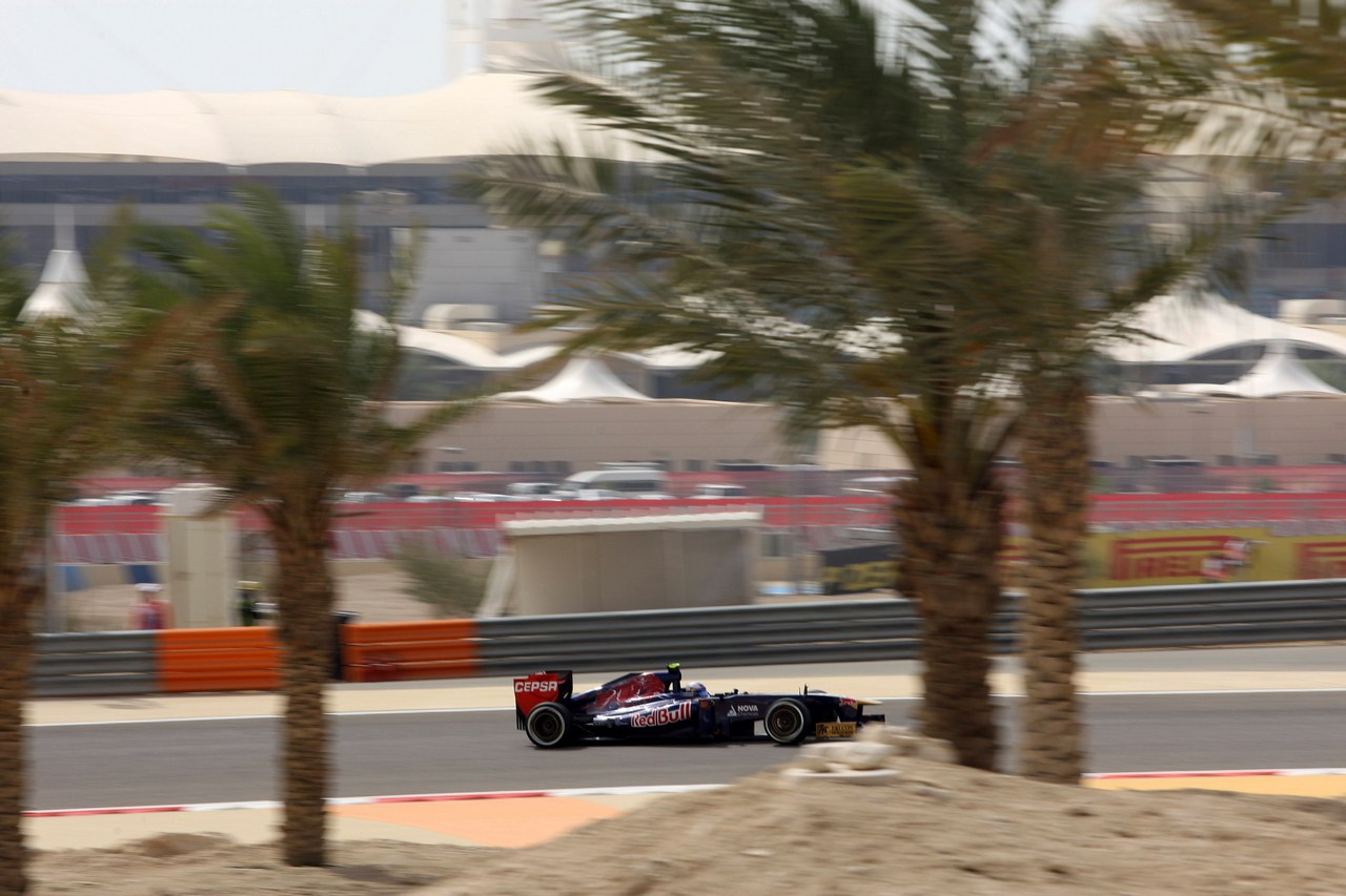 19.04.2013- Free Practice 2, Daniel Ricciardo (AUS) Scuderia Toro Rosso STR8 