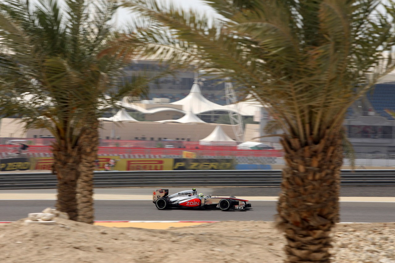 19.04.2013- Free Practice 2, Sergio Perez (MEX) McLaren MP4-28 