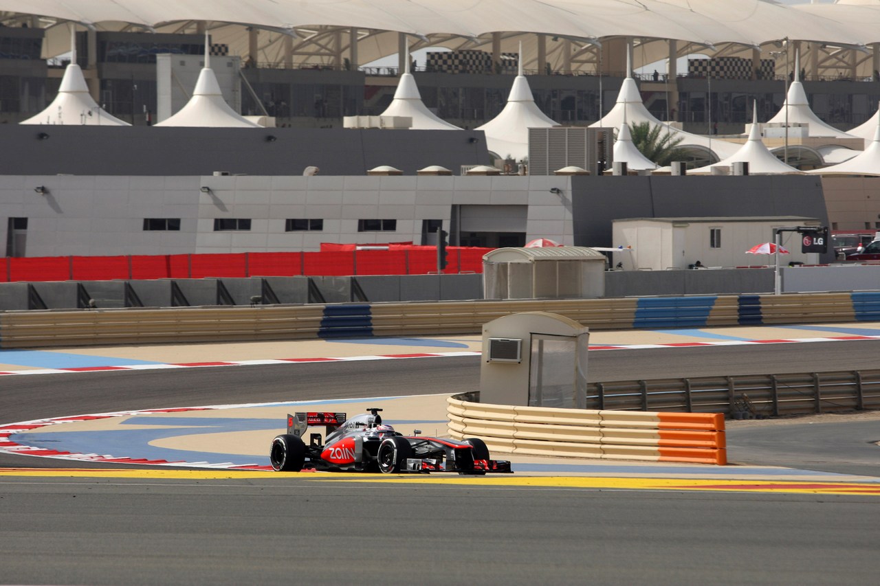 19.04.2013- Free Practice 2, Jenson Button (GBR) McLaren Mercedes MP4-28 