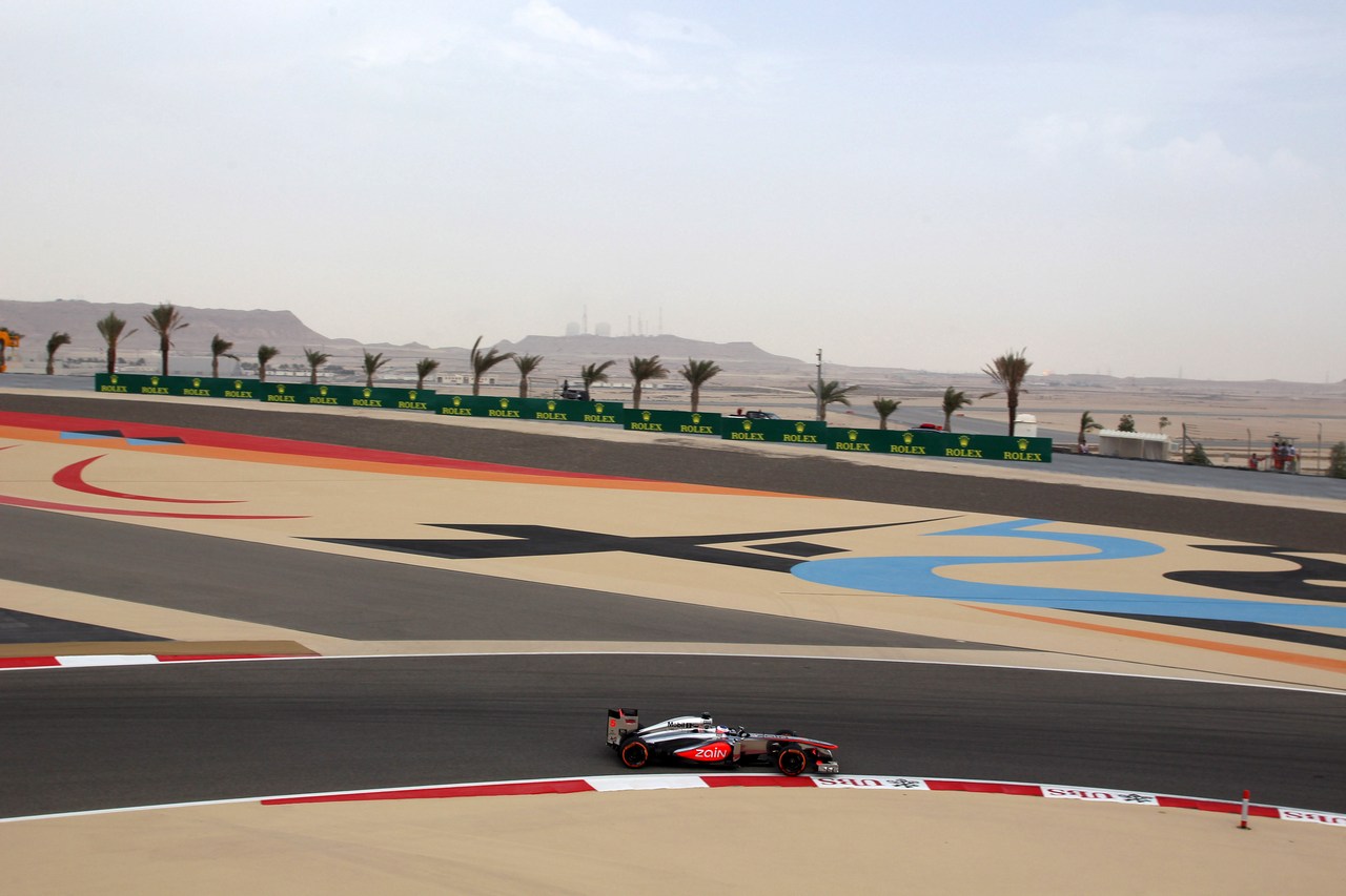 19.04.2013- Free Practice 2, Jenson Button (GBR) McLaren Mercedes MP4-28 