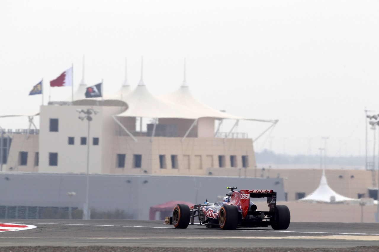 19.04.2013- Free Practice 2, Daniel Ricciardo (AUS) Scuderia Toro Rosso STR8 