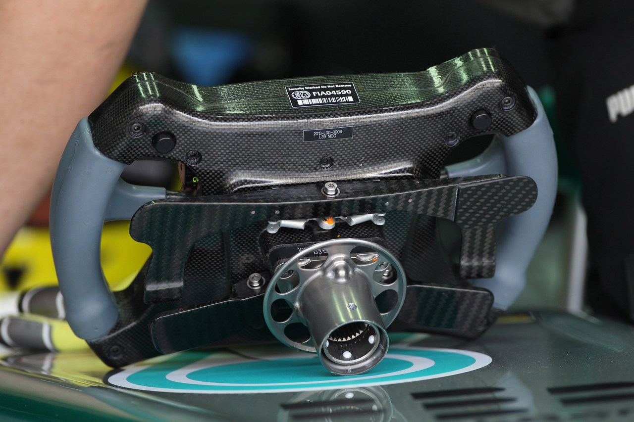 19.04.2013- Free Practice 1, The Steering wheel of Sergio Perez (MEX) McLaren MP4-28 