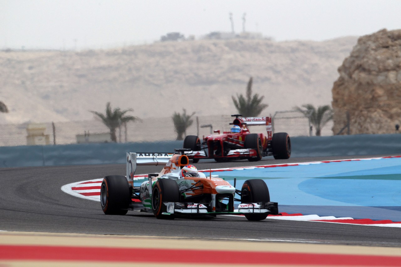 19.04.2013- Free Practice 1, Paul di Resta (GBR) Sahara Force India F1 Team VJM06 leads Fernando Alonso (ESP) Scuderia Ferrari F138 