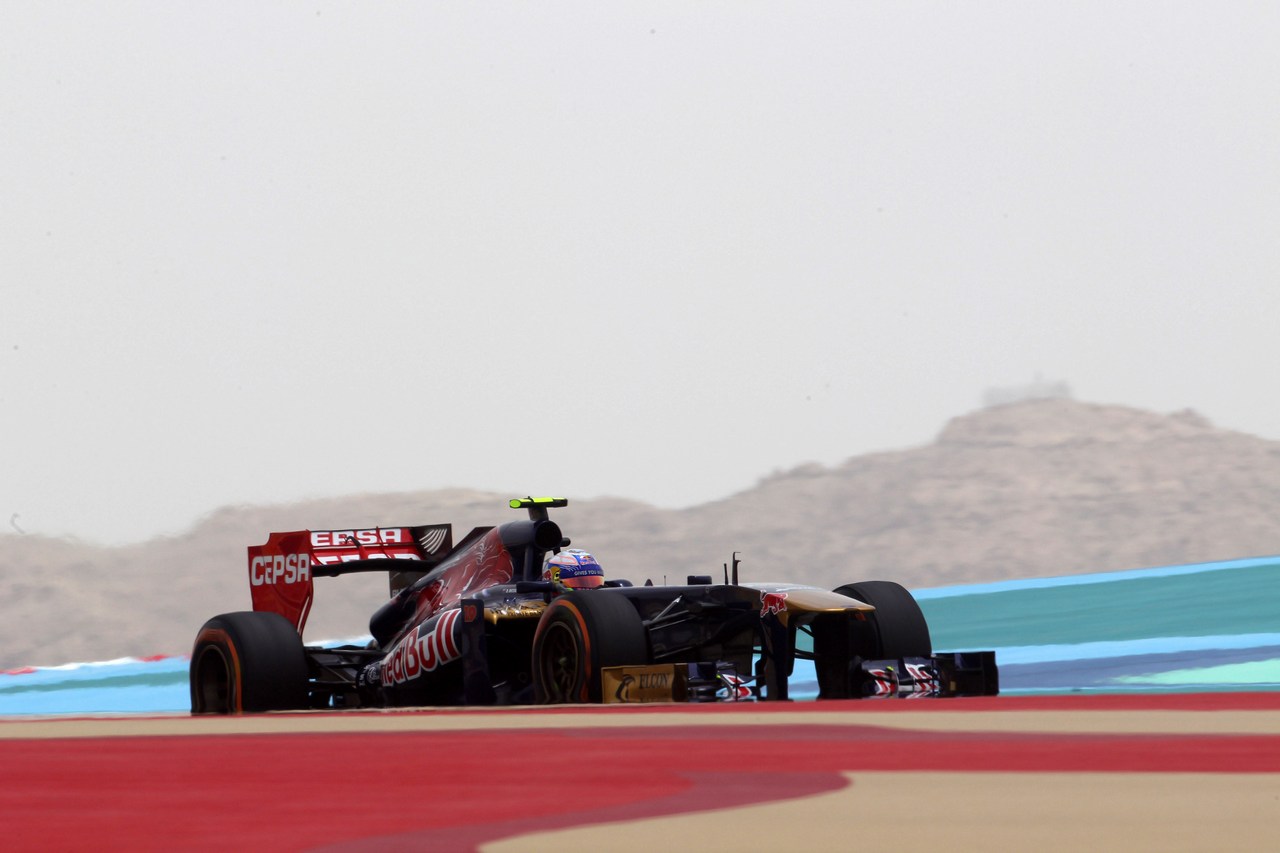 19.04.2013- Free Practice 1, Daniel Ricciardo (AUS) Scuderia Toro Rosso STR8 