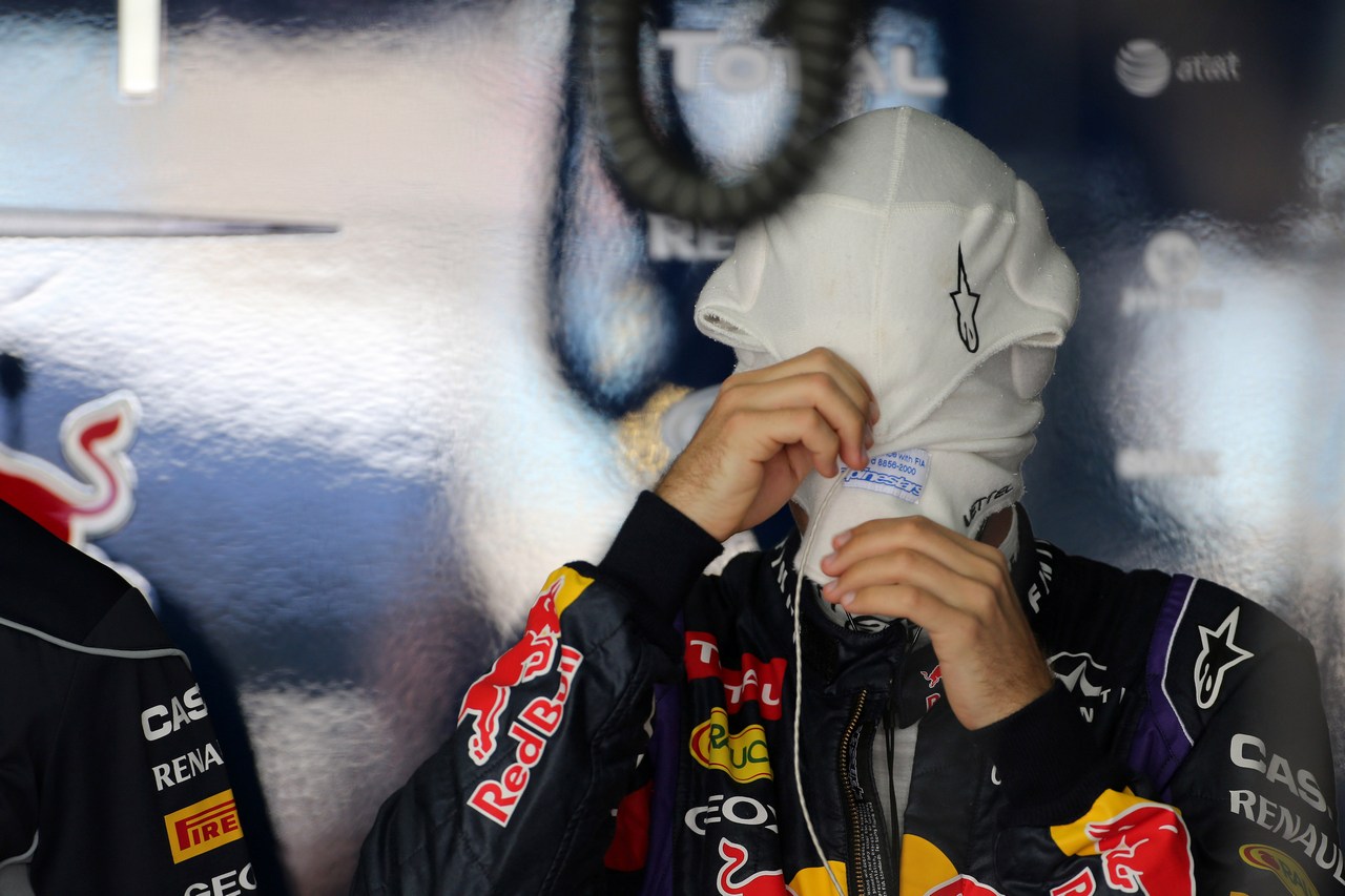 19.04.2013- Free Practice 1, Sebastian Vettel (GER) Red Bull Racing RB9 