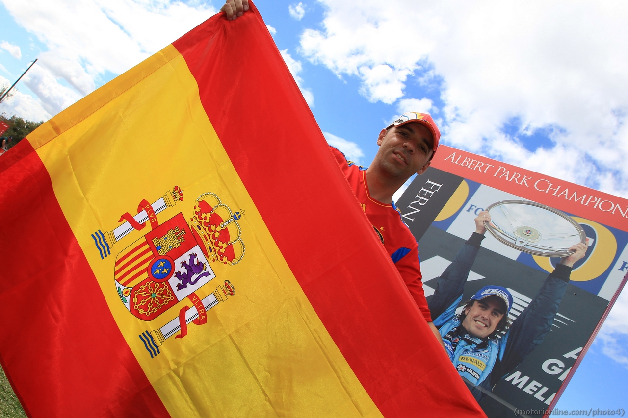 16.03.2013- A fan of Fernando Alonso (ESP) Scuderia Ferrari F138 