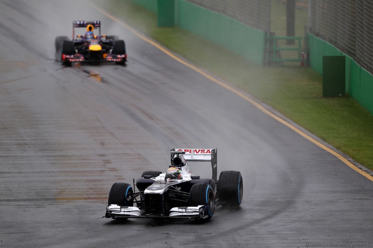 16.03.2013- Qualifying, Pastor Maldonado (VEN) Williams F1 Team FW35 leads Sebastian Vettel (GER) Red Bull Racing RB9 