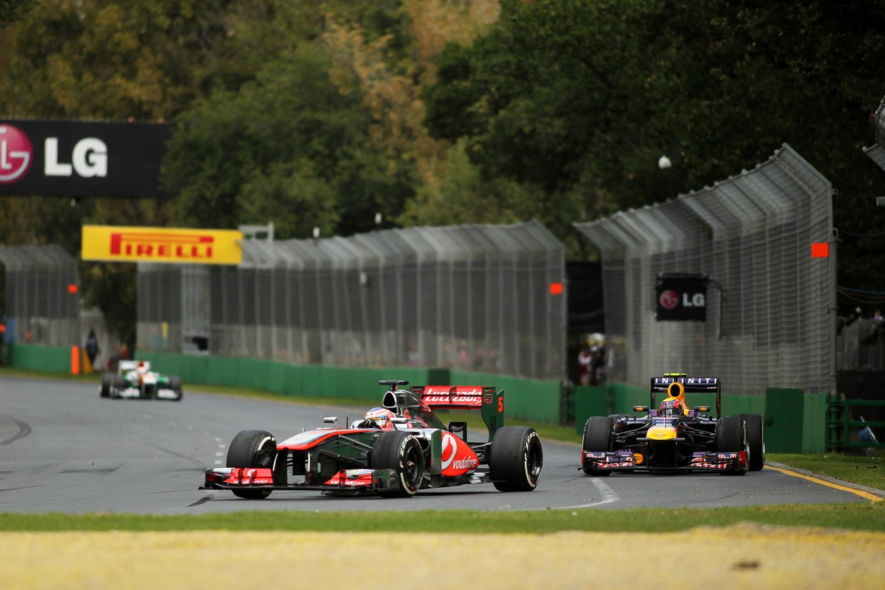 17.03.2013- Race, Jenson Button (GBR) McLaren Mercedes MP4-28 leads Mark Webber (AUS) Red Bull Racing RB9 