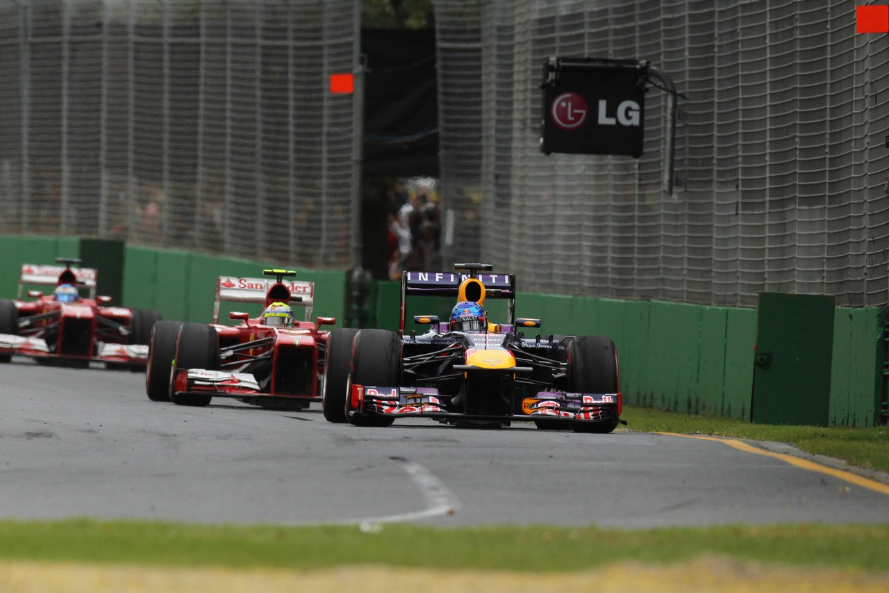 17.03.2013- Race, Sebastian Vettel (GER) Red Bull Racing RB9 leads Felipe Massa (BRA) Scuderia Ferrari F138 