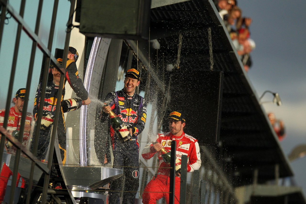 17.03.2013- Race, Sebastian Vettel (GER) Red Bull Racing RB9 and Fernando Alonso (ESP) Scuderia Ferrari F138 