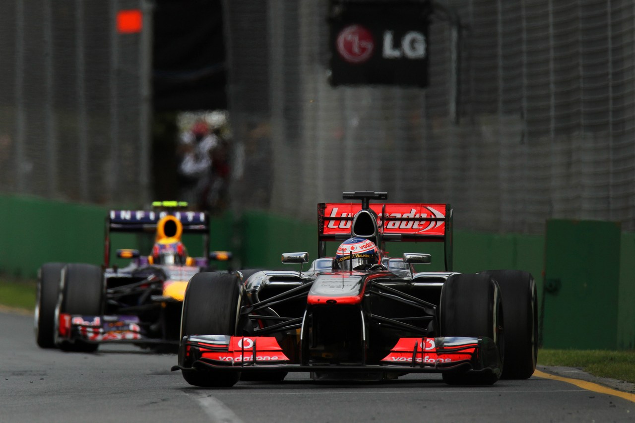 17.03.2013- Race, Jenson Button (GBR) McLaren Mercedes MP4-28 leads Mark Webber (AUS) Red Bull Racing RB9