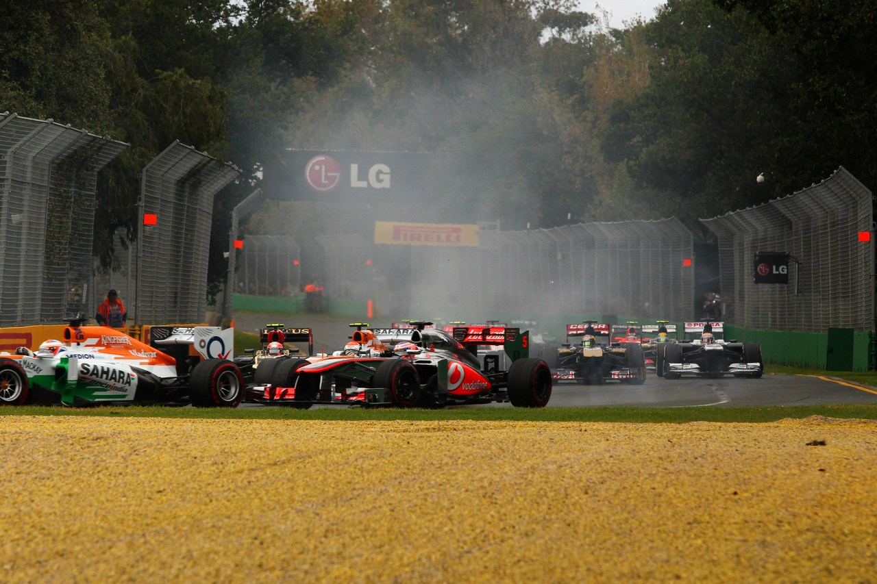 17.03.2013- Race, Start of the race, Jenson Button (GBR) McLaren Mercedes MP4-28 