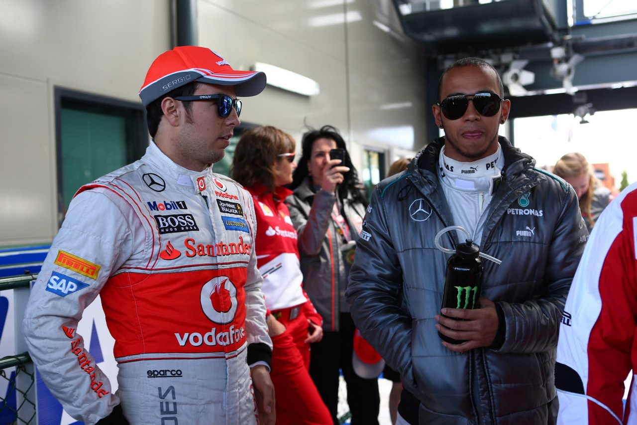 17.03.2013- Sergio Perez (MEX) McLaren MP4-28 and Lewis Hamilton (GBR) Mercedes AMG F1 W04 