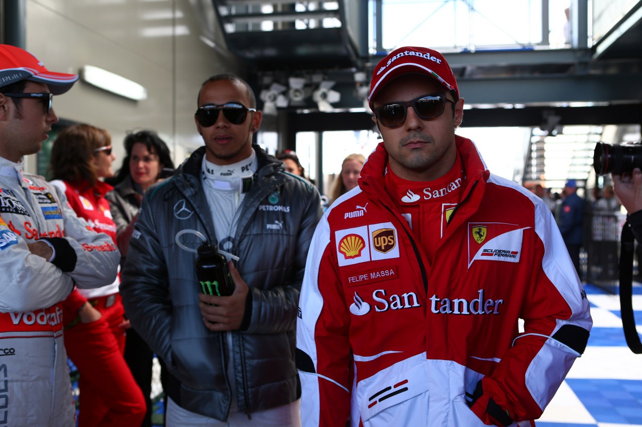 17.03.2013- Lewis Hamilton (GBR) Mercedes AMG F1 W04 and Felipe Massa (BRA) Scuderia Ferrari F138 