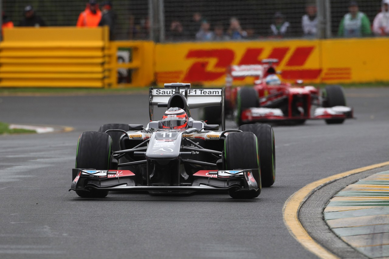 17.03.2013- Qualifying, Nico Hulkenberg (GER) Sauber F1 Team C32 leads Fernando Alonso (ESP) Scuderia Ferrari F138 