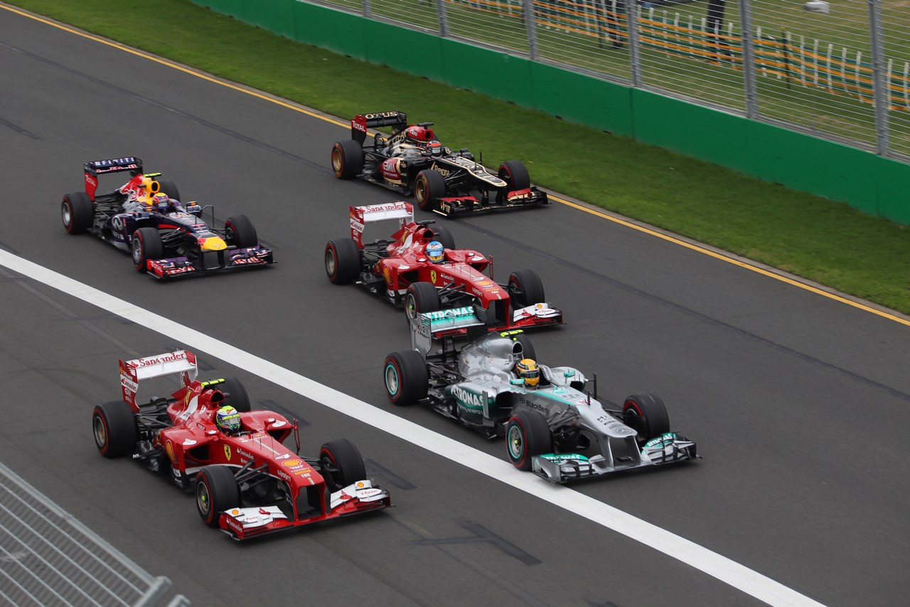 17.03.2013- Race, Start of the race, Felipe Massa (BRA) Scuderia Ferrari F138 and Lewis Hamilton (GBR) Mercedes AMG F1 W04 
