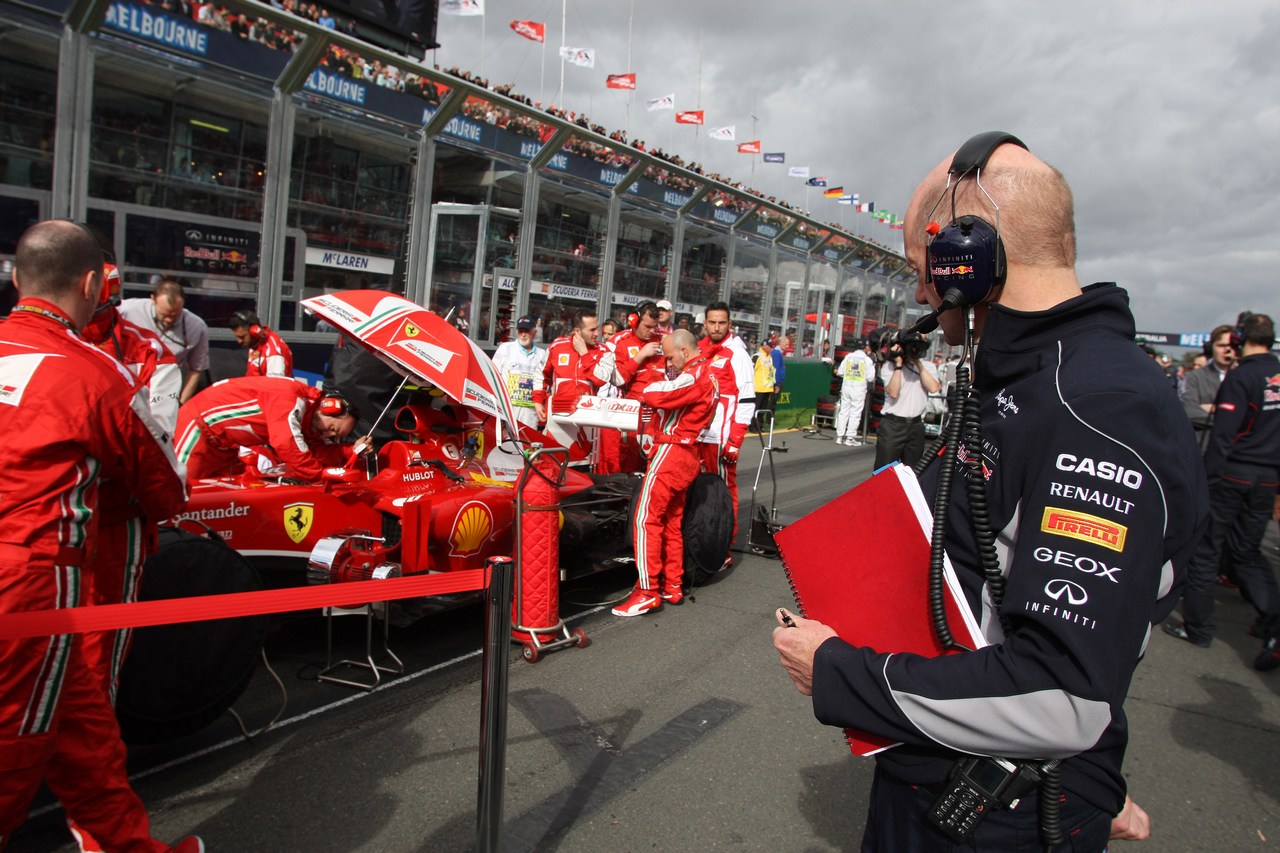 17.03.2013- Race, Adrian Newey (GBR), Red Bull Racing , Technical Operations Director watchs the ferrari of Felipe Massa (BRA) Scuderia Ferrari F138 