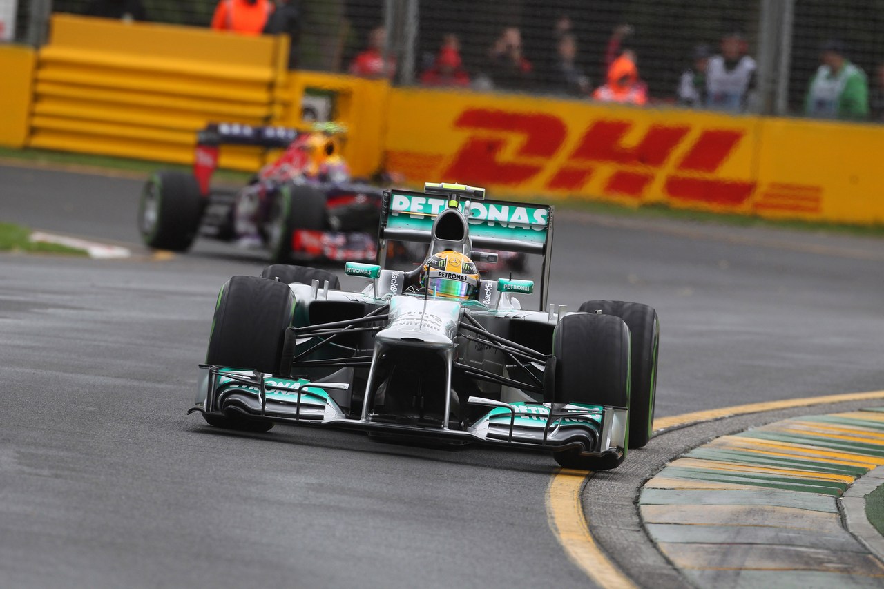 17.03.2013- Qualifying, Lewis Hamilton (GBR) Mercedes AMG F1 W04 leads Mark Webber (AUS) Red Bull Racing RB9 