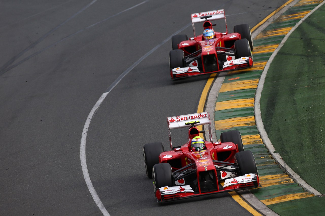 17.03.2013- Race, Felipe Massa (BRA) Scuderia Ferrari F138 leads Fernando Alonso (ESP) Scuderia Ferrari F138 