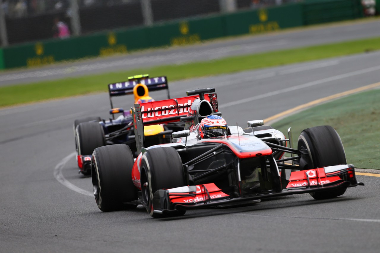 17.03.2013- Race, Jenson Button (GBR) McLaren Mercedes MP4-28 leads Mark Webber (AUS) Red Bull Racing RB9 