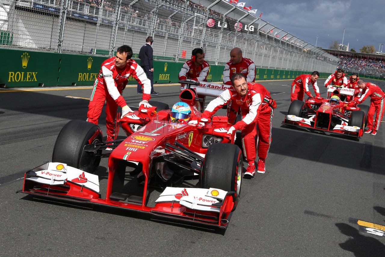 17.03.2013- Race, Fernando Alonso (ESP) Scuderia Ferrari F138 and Felipe Massa (BRA) Scuderia Ferrari F138 
