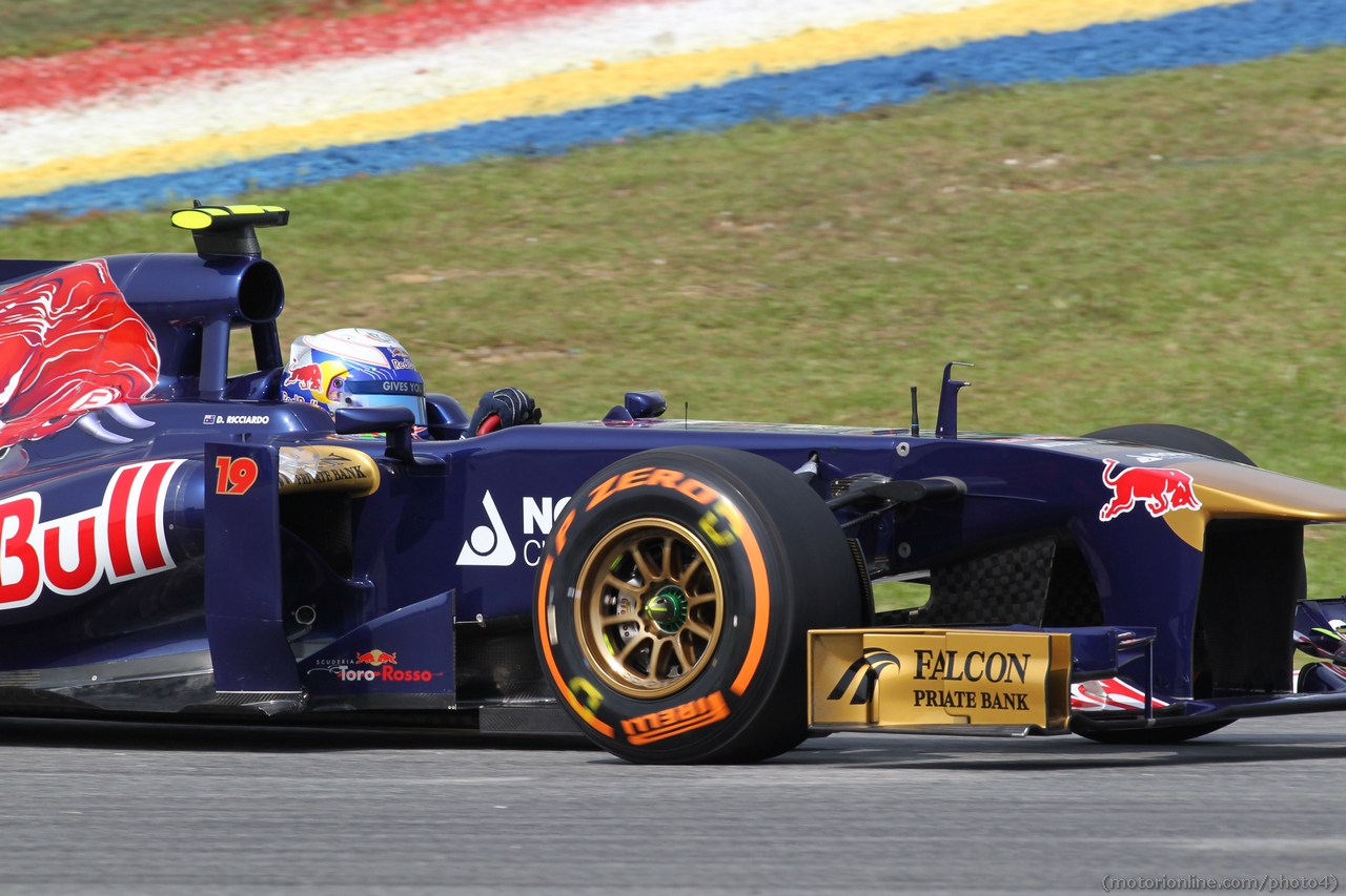 22.03.2013- Free Practice 1, Daniel Ricciardo (AUS) Scuderia Toro Rosso STR8
