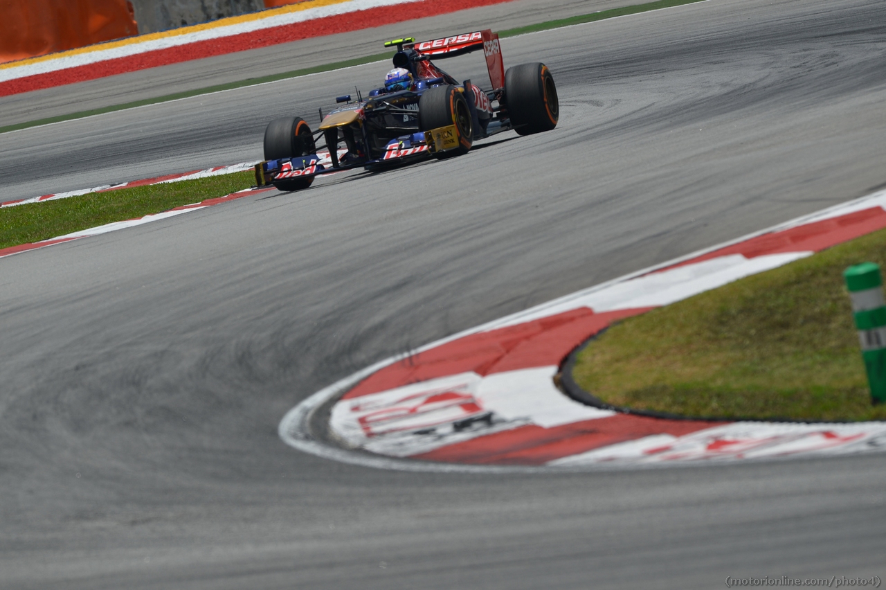 23.03.2013, Free practice 3, Daniel Ricciardo (AUS) Scuderia Toro Rosso STR8 