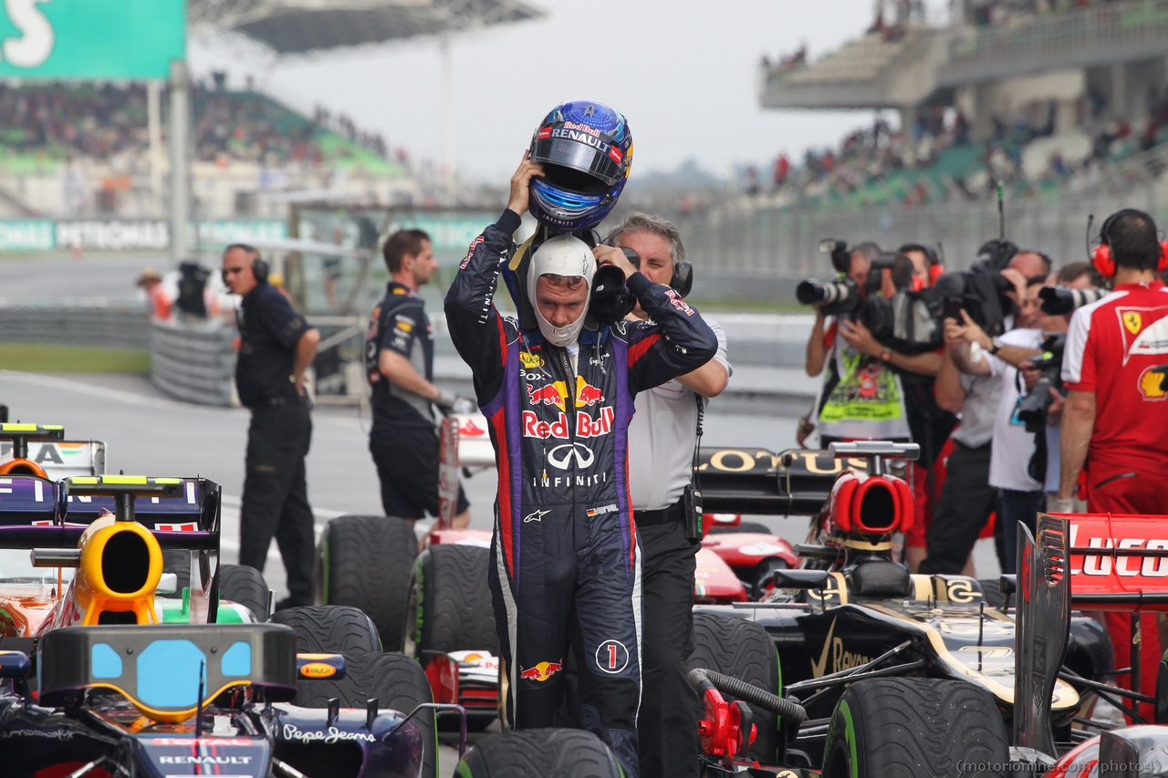 23.03.2013 - Qualifying, Sebastian Vettel (GER) Red Bull Racing RB9 is celebrating the Pole Position