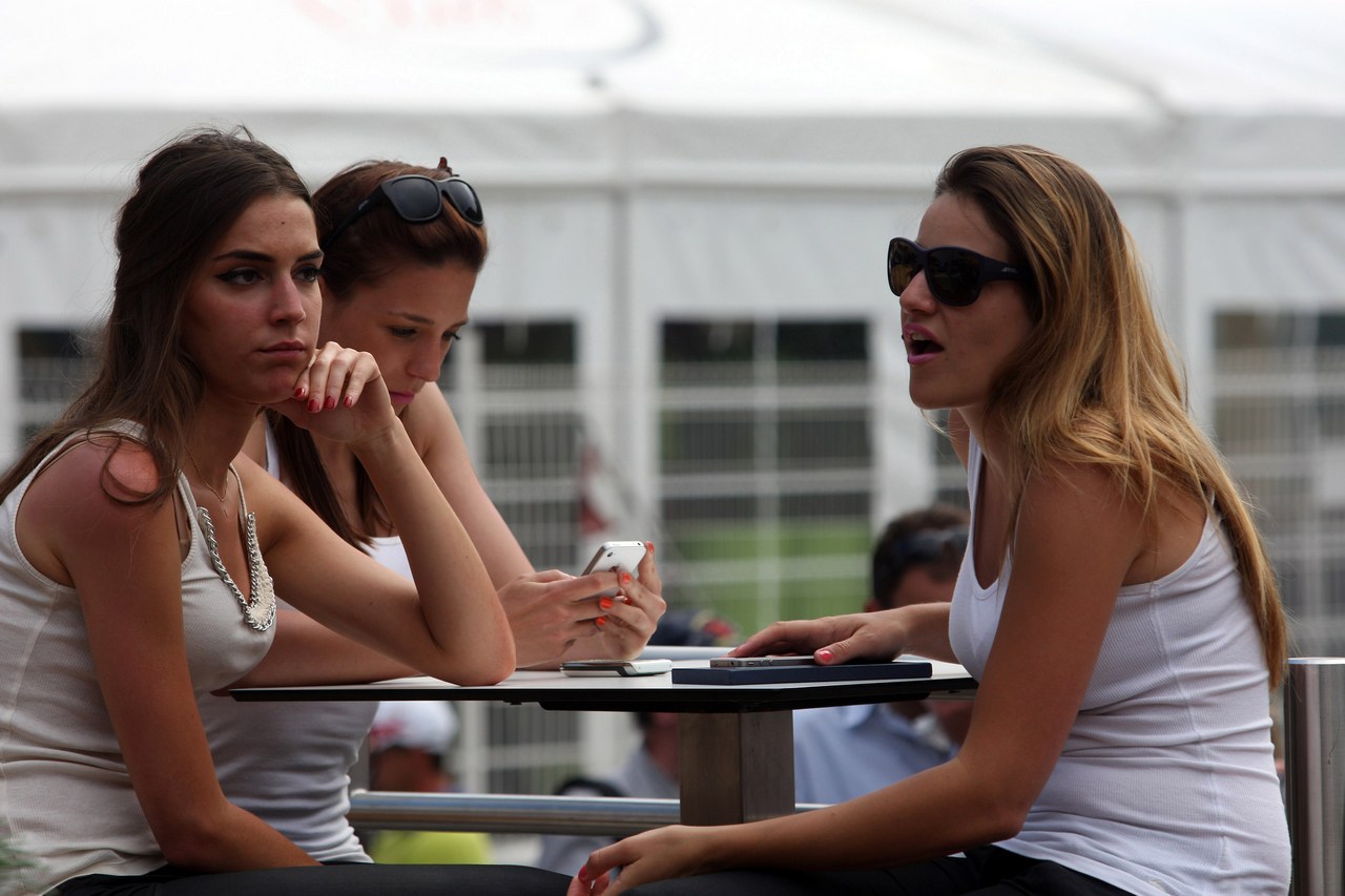 22.05.2013- Girls in the paddock 