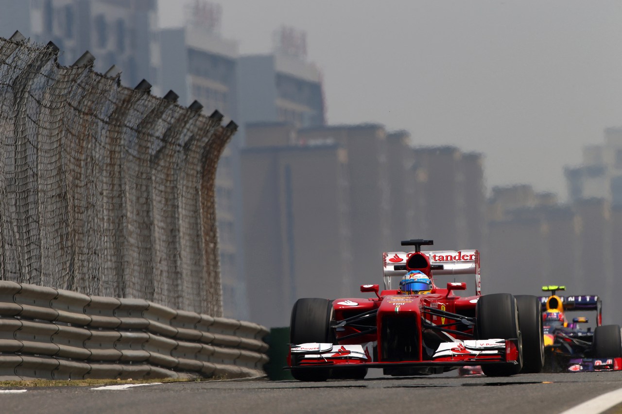 12.04.2013- Free Practice 1, Fernando Alonso (ESP) Scuderia Ferrari F138 leads Mark Webber (AUS) Red Bull Racing RB9 