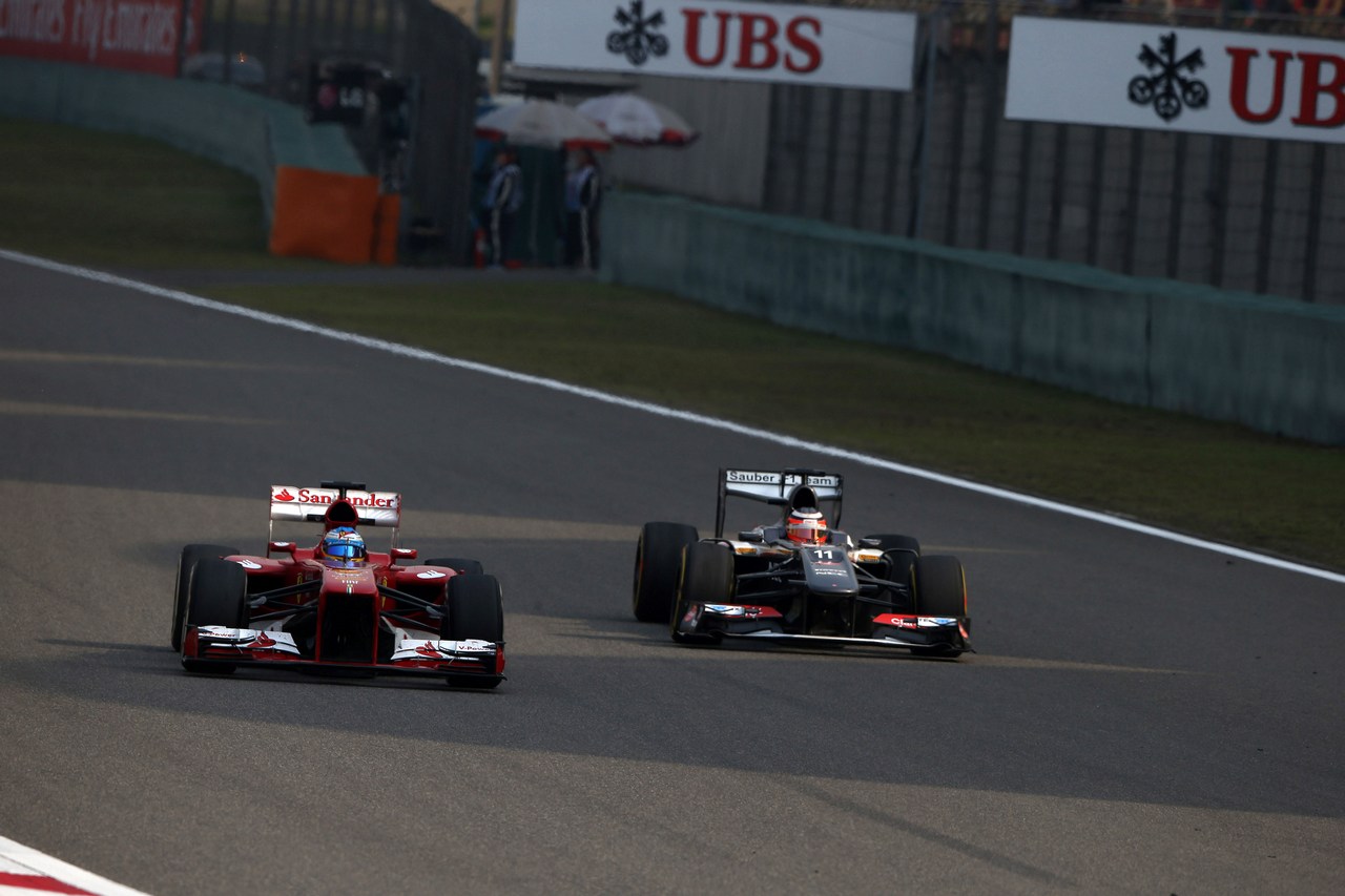 12.04.2013- Free Practice 2, Fernando Alonso (ESP) Scuderia Ferrari F138 and Kimi Raikkonen (FIN) Lotus F1 Team E21 