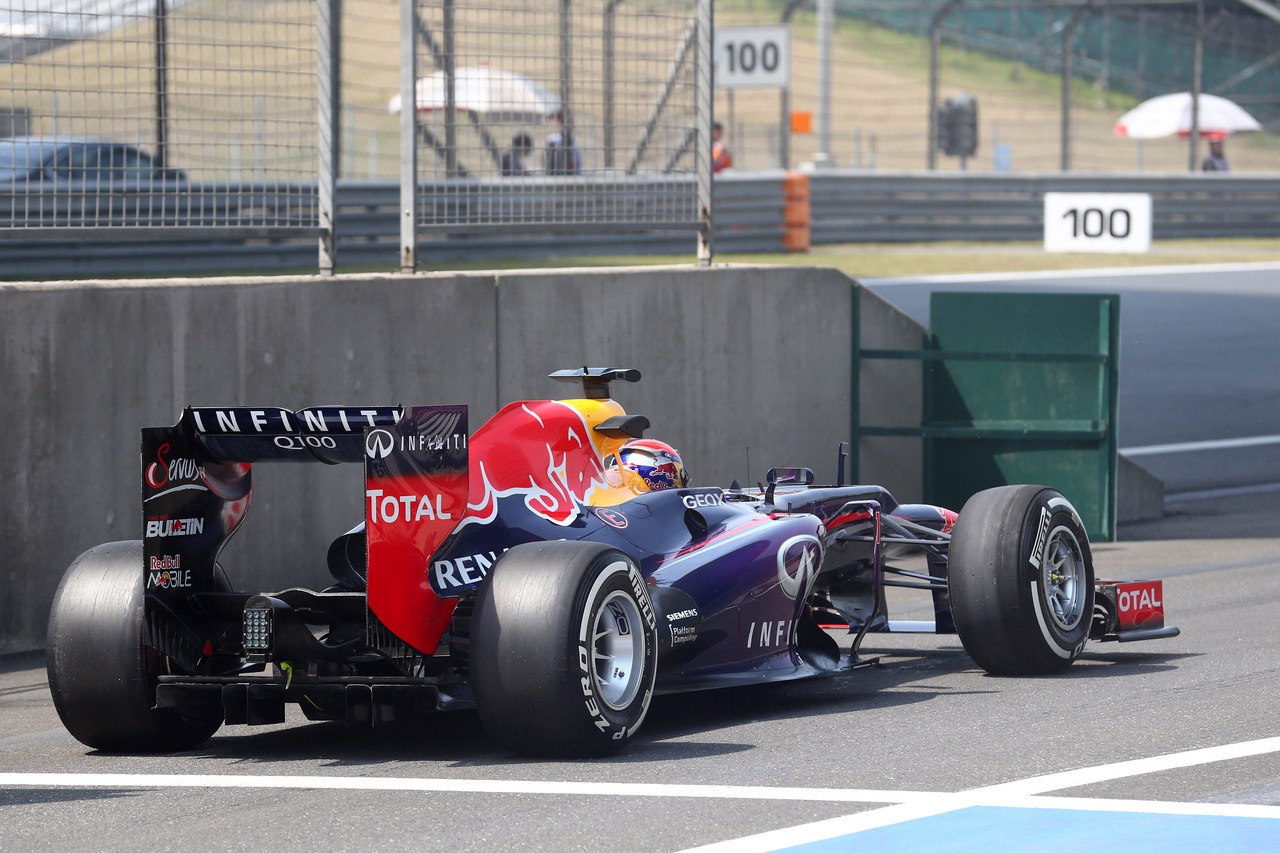 12.04.2013- Sebastian Vettel (GER) Red Bull Racing RB9 