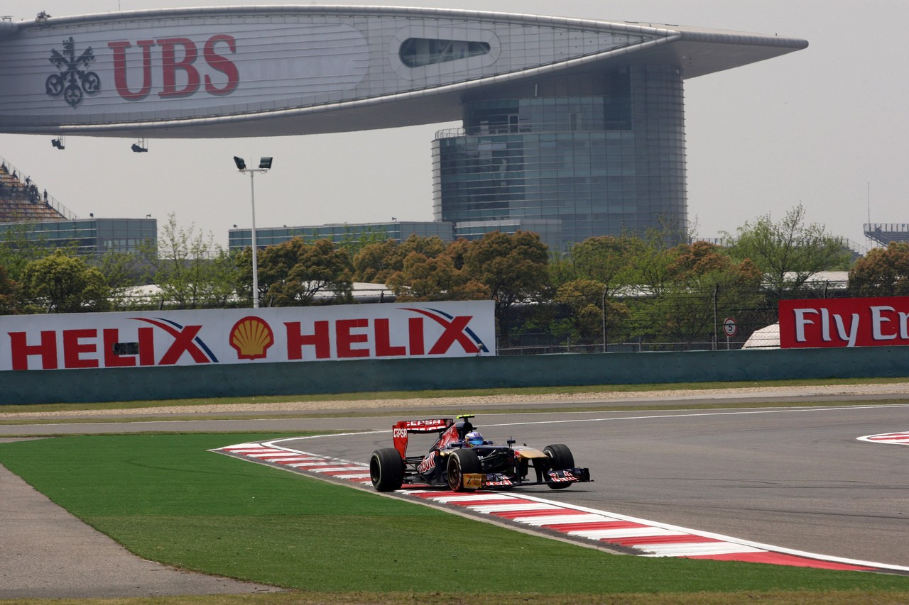 12.04.2013- Free Practice 1, Daniel Ricciardo (AUS) Scuderia Toro Rosso STR8 