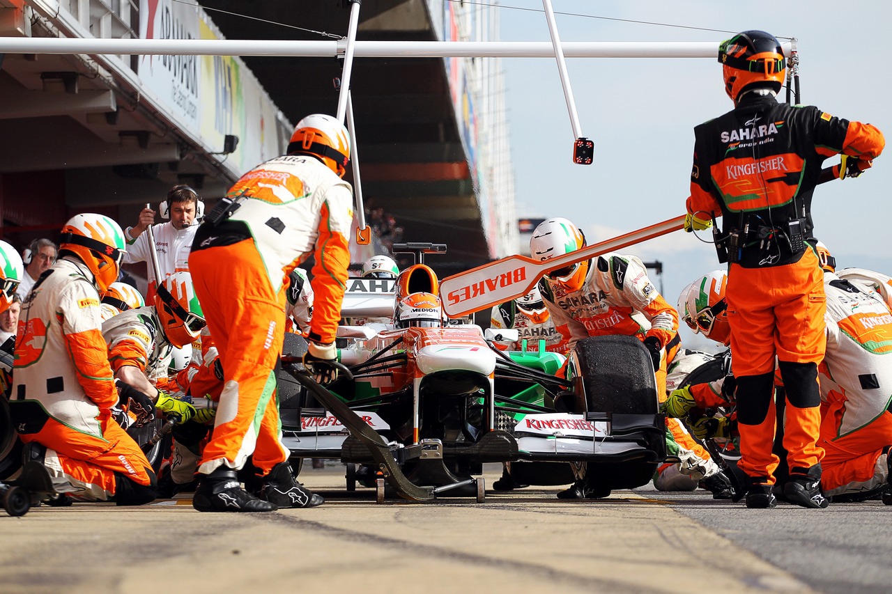 Adrian Sutil (GER) Sahara Force India VJM06 practices pit stops.
02.03.2013. 