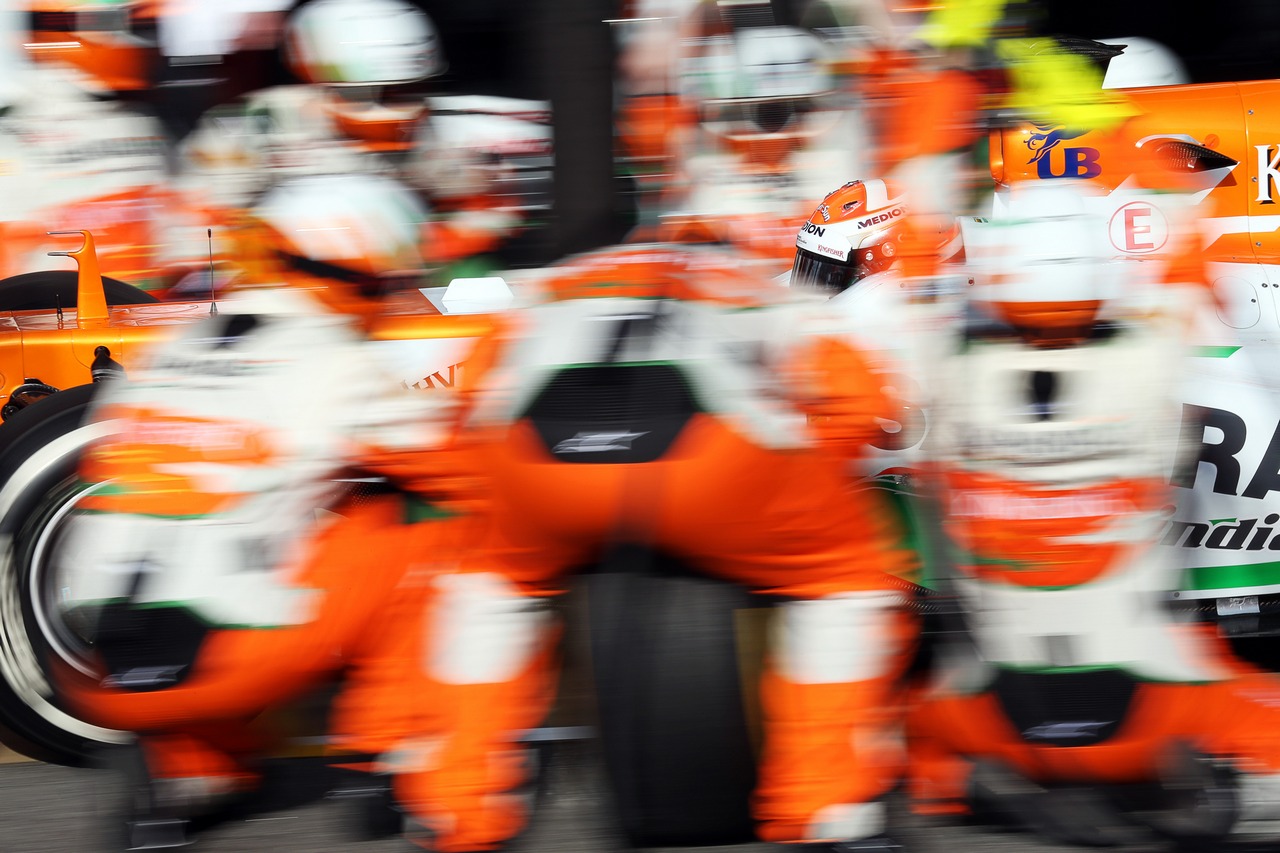 Adrian Sutil (GER) Sahara Force India VJM06 practices a pit stop.
02.03.2013. 