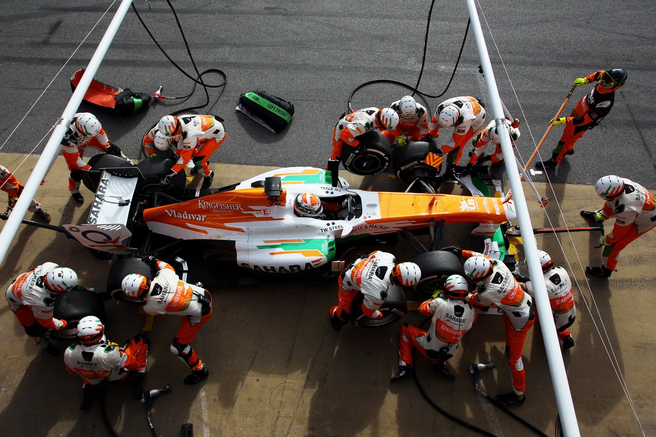 Adrian Sutil (GER) Sahara Force India VJM06 practices pit stops.
02.03.2013. 