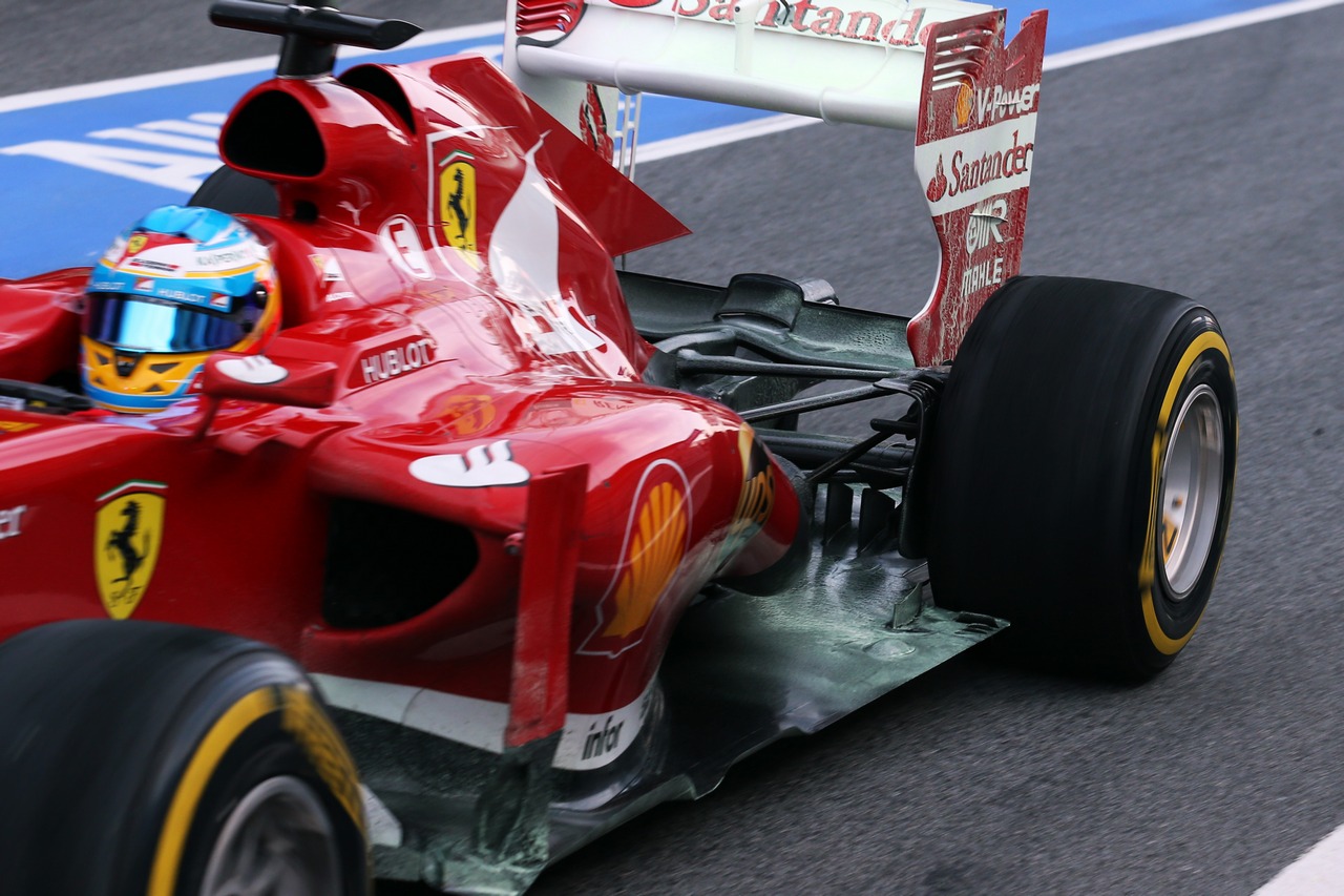 Fernando Alonso (ESP) Ferrari F138 running flow-vis paint at th exhaust and rear suspension.
03.03.2013. 