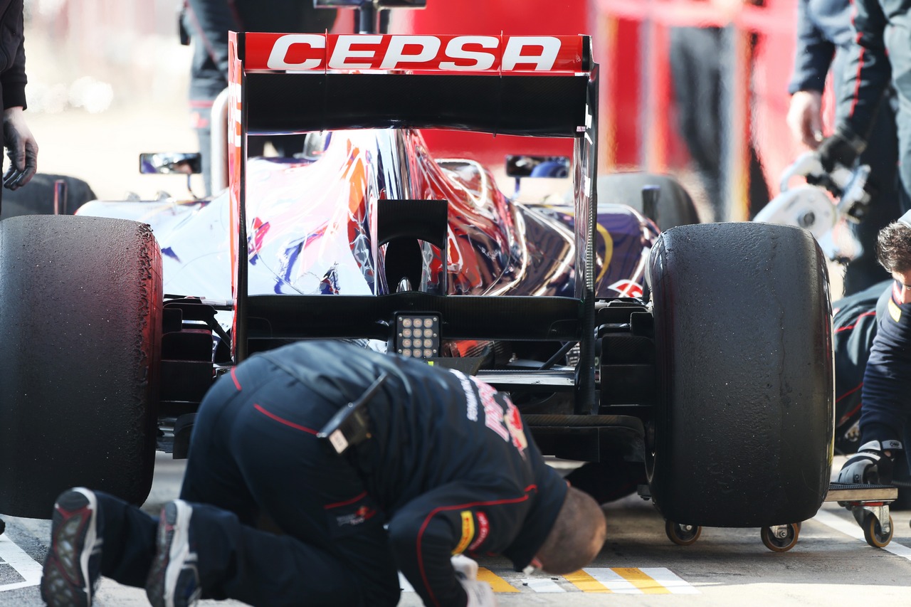 Daniel Ricciardo (AUS) Scuderia Toro Rosso STR8 rear diffuser and rear wing.
03.03.2013. 