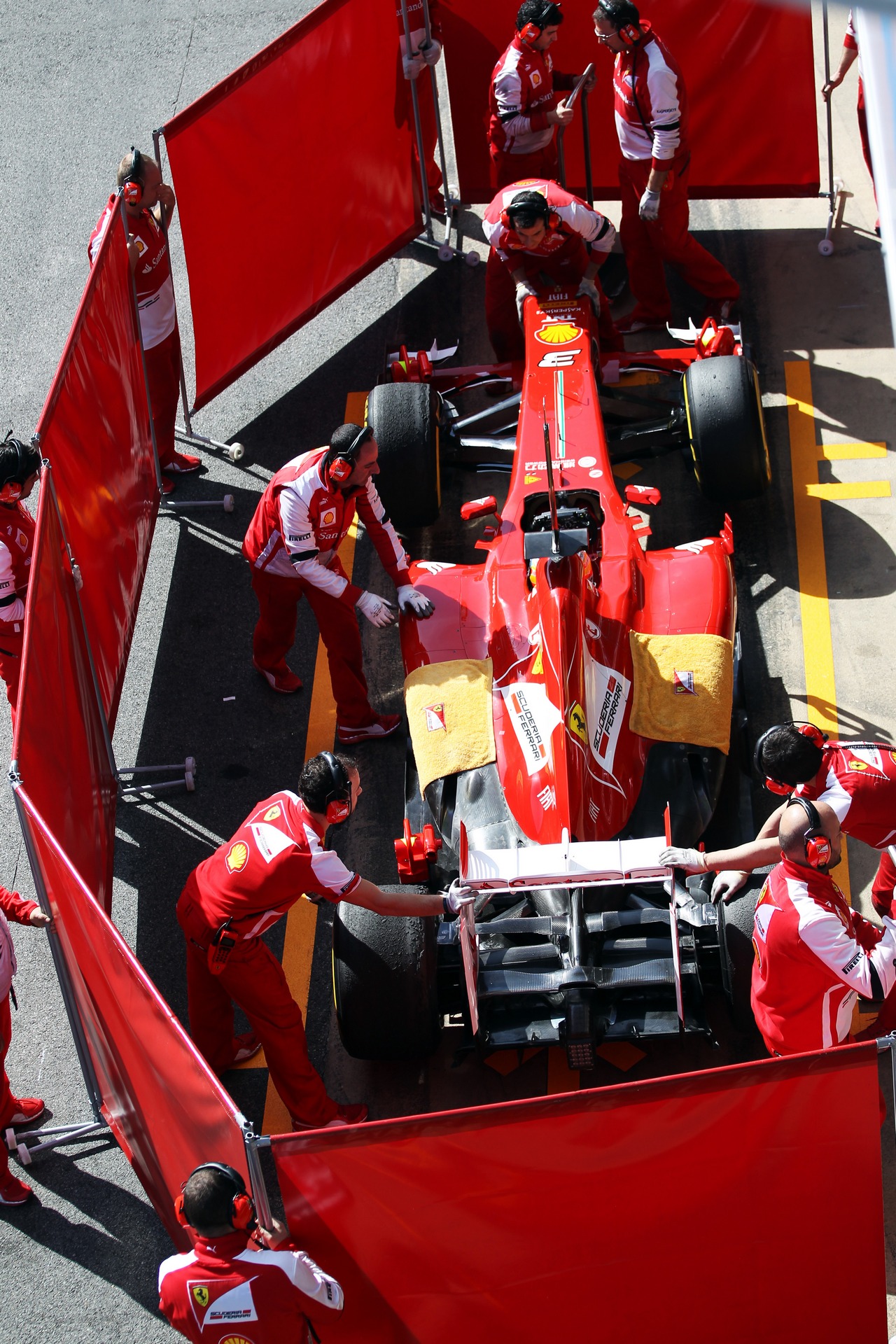 Fernando Alonso (ESP) Ferrari F138 in the pits behind red screens.
03.03.2013. 