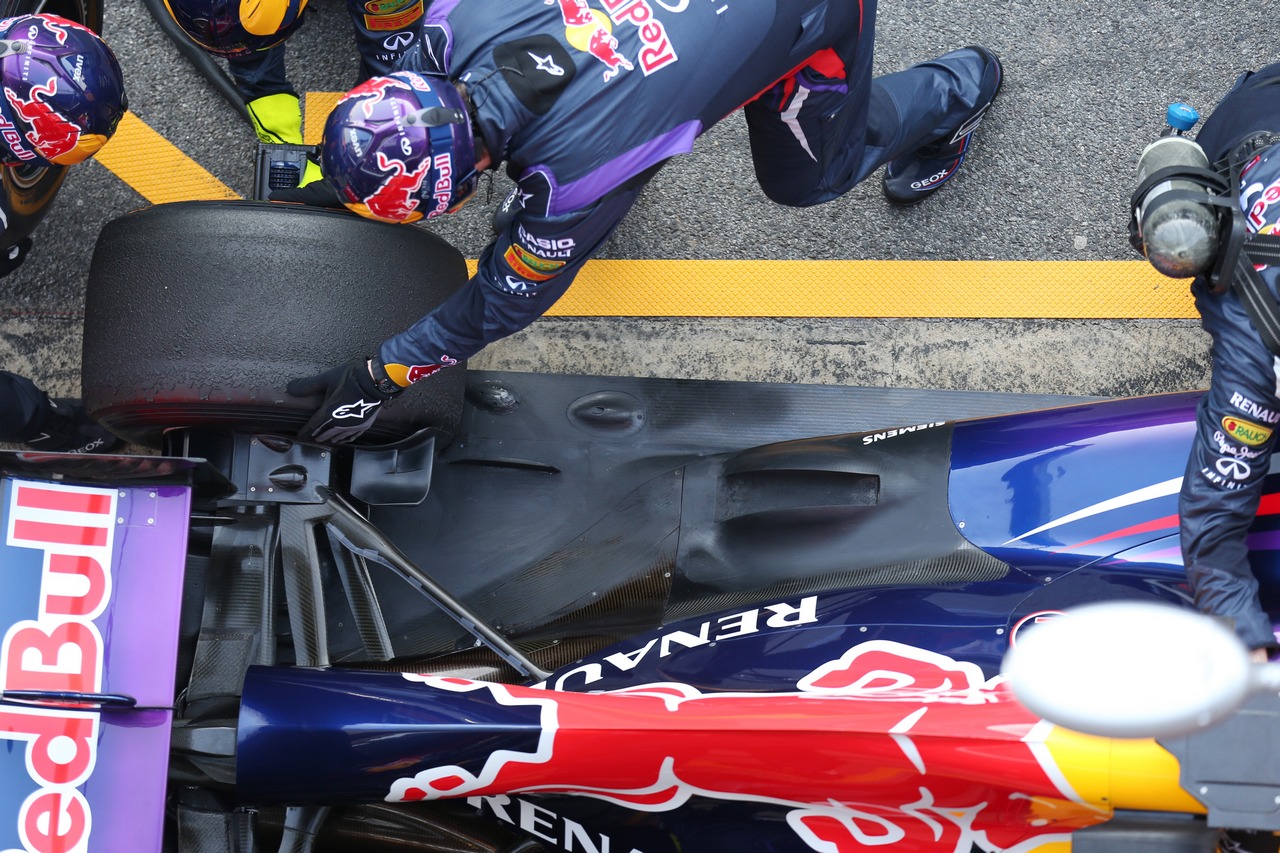 Red Bull Racing pracice pit stops / Red Bull Racing RB9 exhaust and rear suspension detail.
