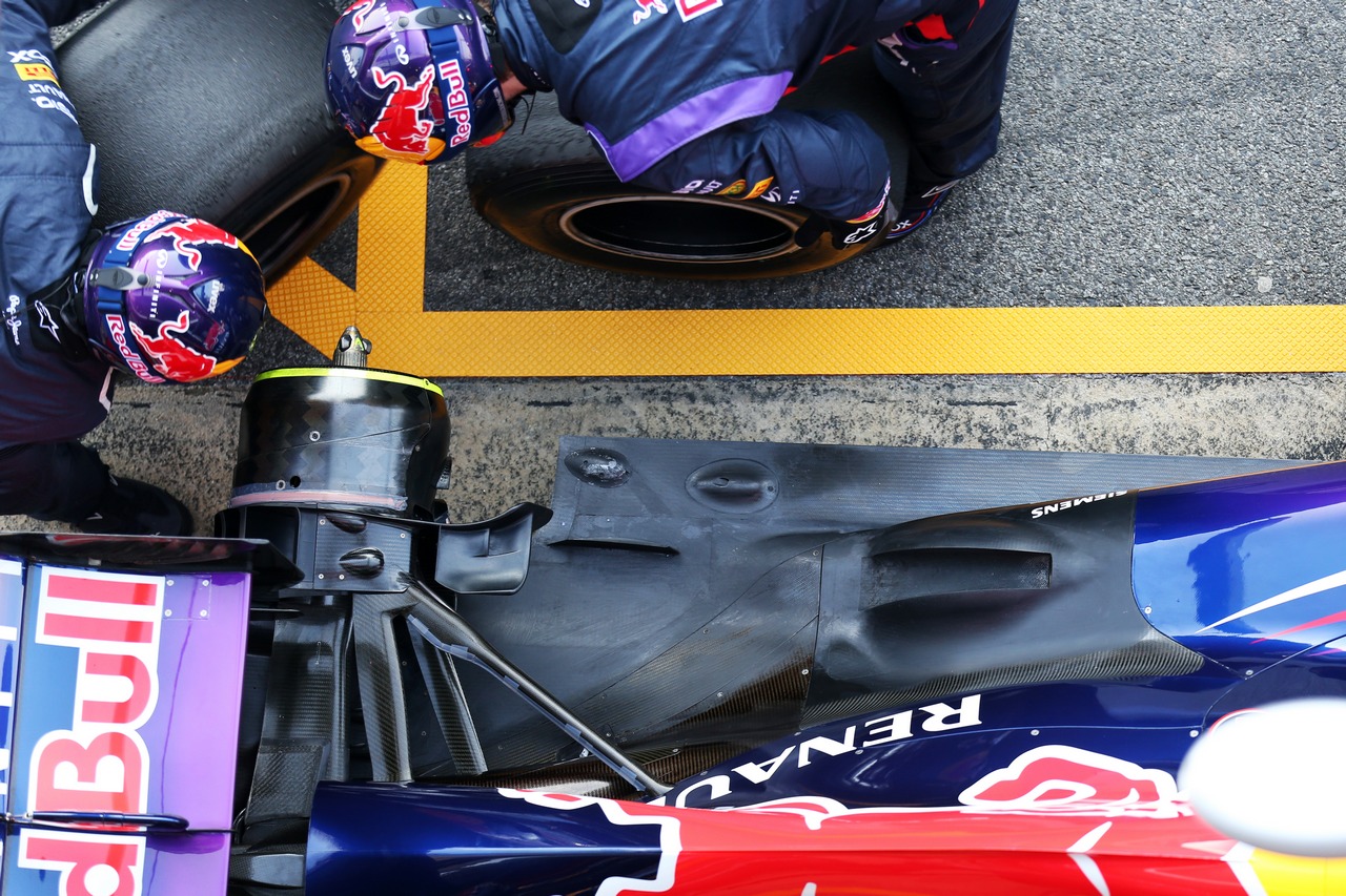 Red Bull Racing pracice pit stops / Red Bull Racing RB9 exhaust and rear suspension detail.
