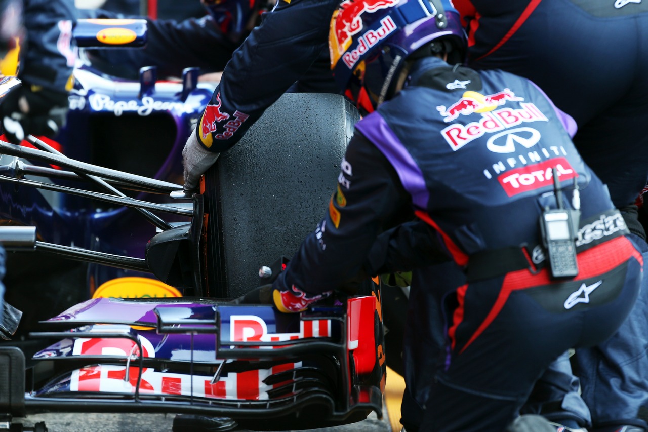 Sebastian Vettel (GER) Red Bull Racing RB9 practices pit stops.
