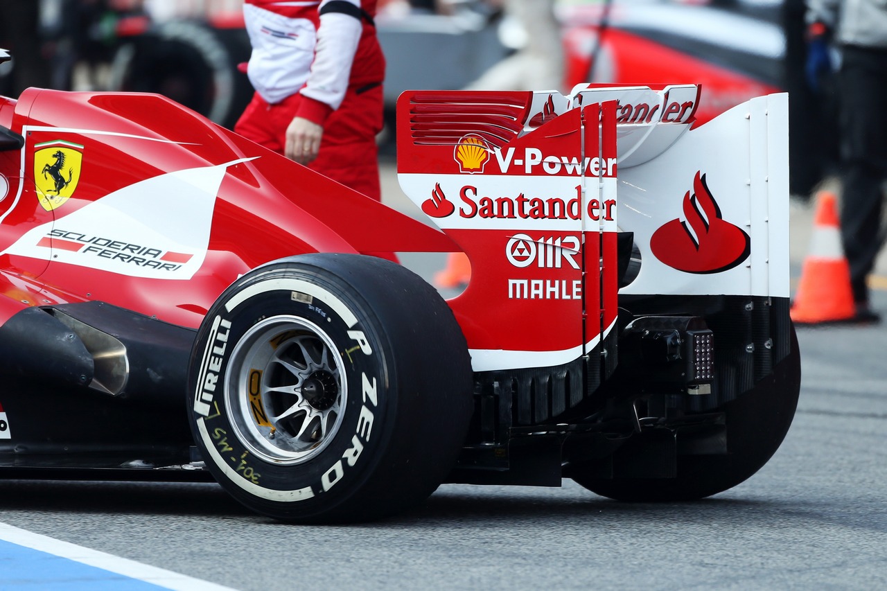 Fernando Alonso (ESP) Ferrari F138 rear wing.
