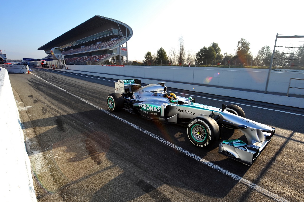 Lewis Hamilton (GBR) Mercedes AMG F1 W04 leaves the pits.
