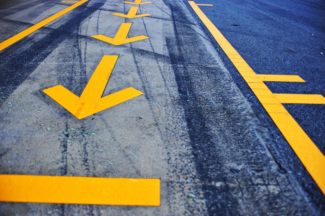 Pit lane arrows.

